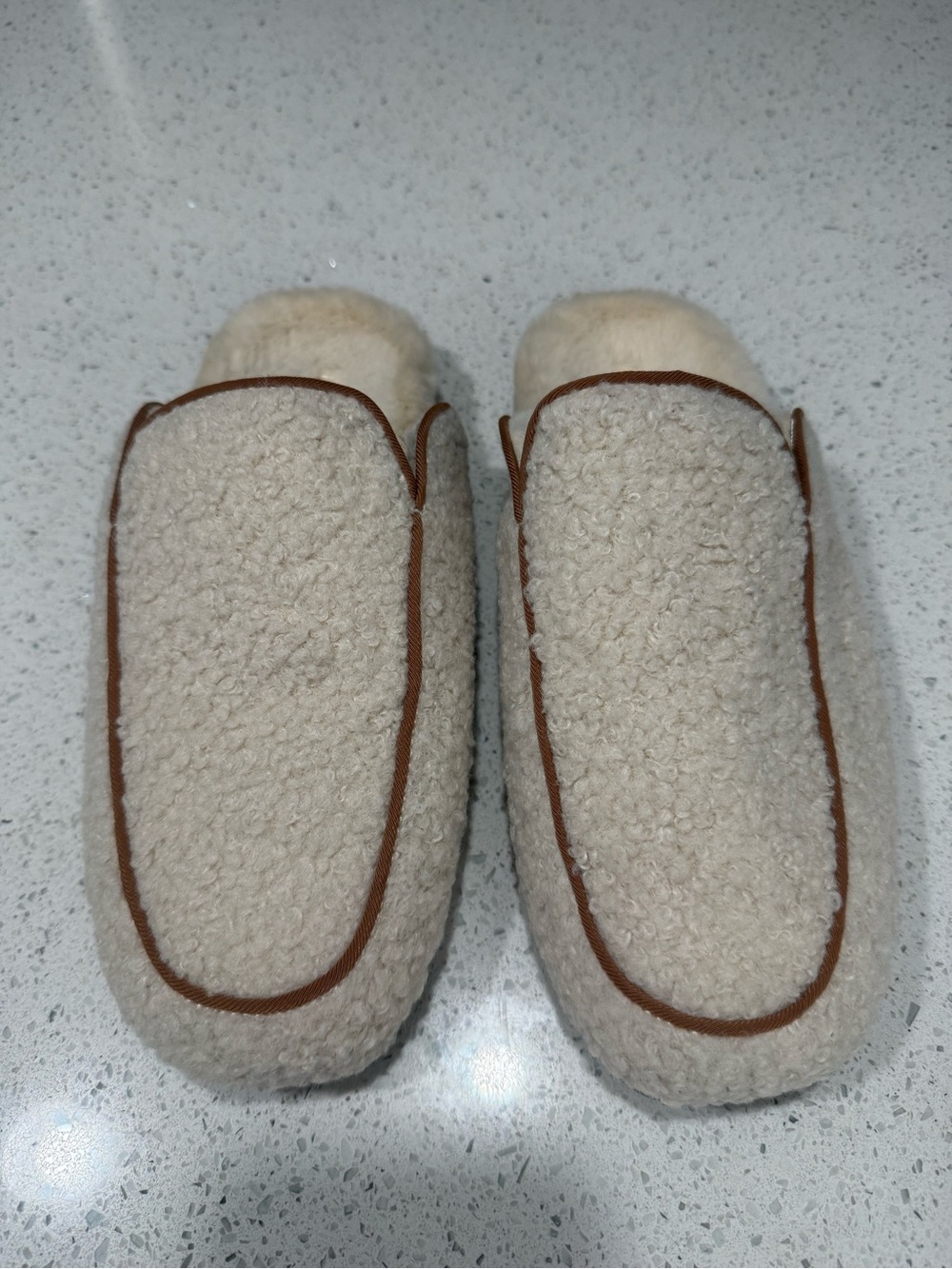 VIONIC Cozy Shearling-Look Slip-On Slippers in Cream